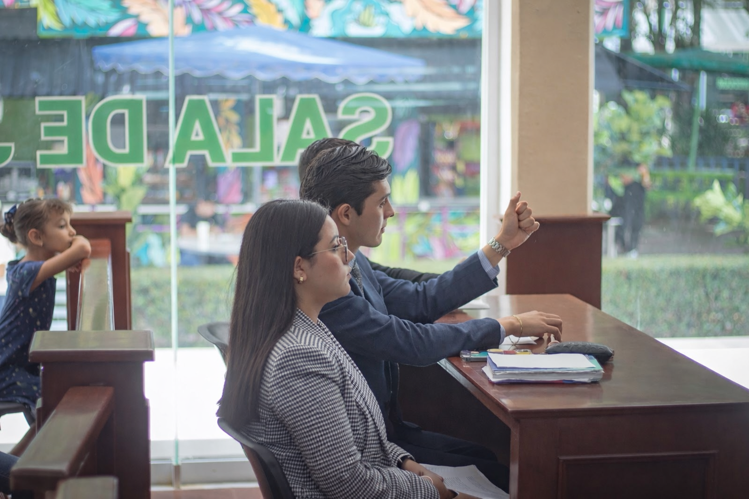 estudiante-de-derecho-ucg-practica-4