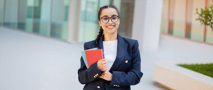 Profesionista descubre las diferencias clave entre Contaduría vs. Administración