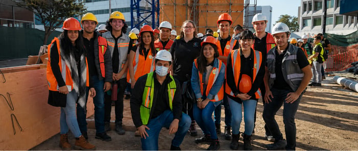 Estudiantes de la Licenciatura en Ingeniería Civil viven un día en su entorno profesional para conocer más sobre dónde trabaja un ingeniero civil.